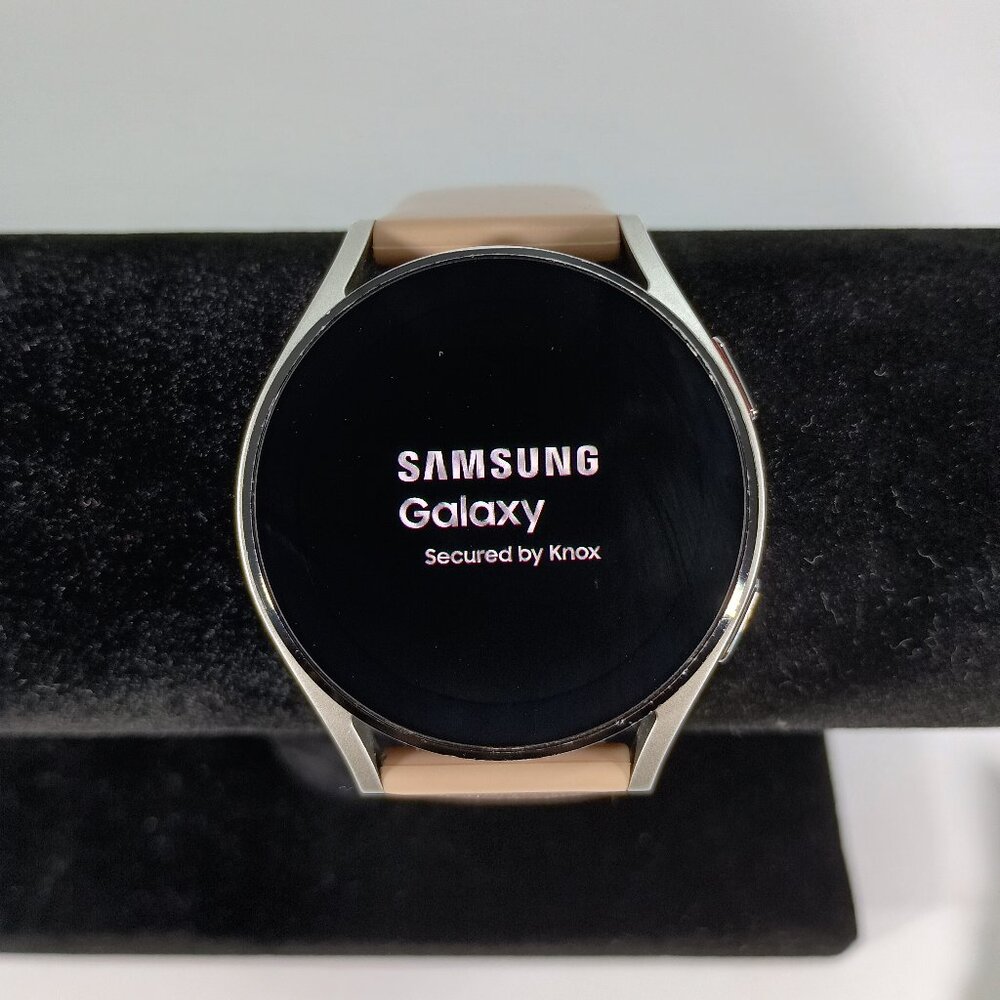 Samsung Galaxy Watch4 (40mm) LTE (UNLOCKED) Smartwatch Tan/Silver SM-865
